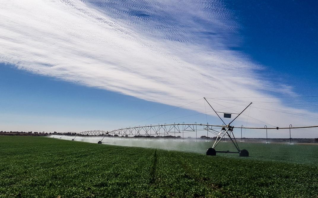 Irrigation pivot farms